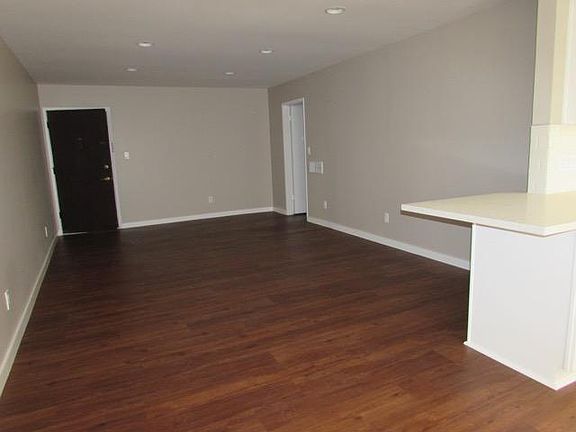 4th image of 466 S Euclid Ave APT 7