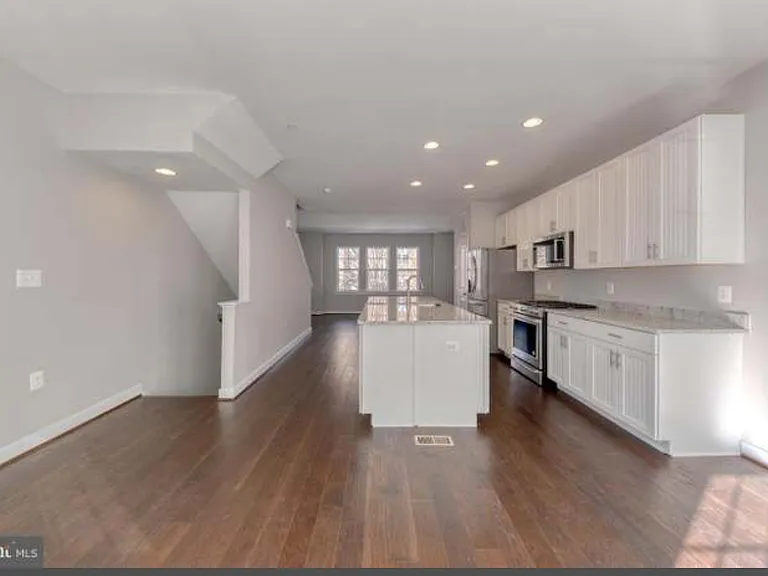 220 E Pennsylvania Ave — Photo 6