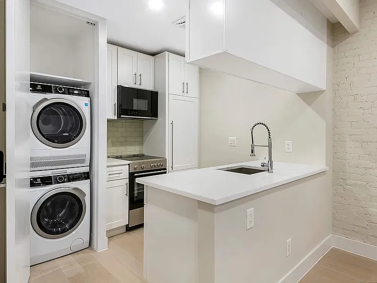1672 3rd Ave #4RS — Photo 4