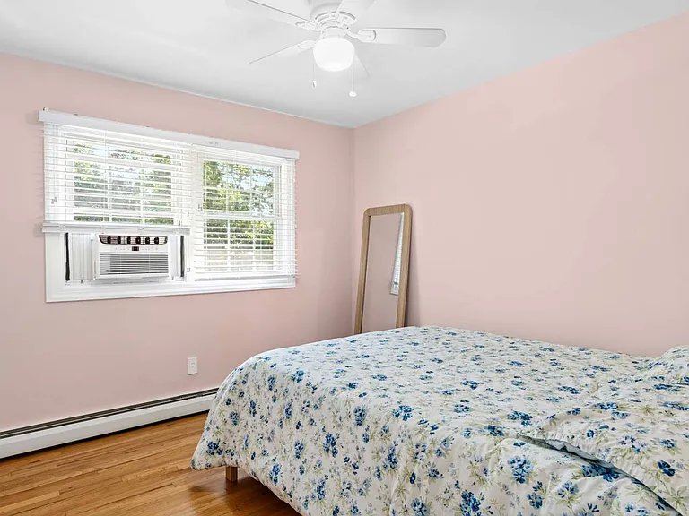 10 Bittersweet Ave S — Photo 10