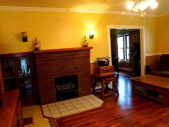 3rd image of 920 Pearl St