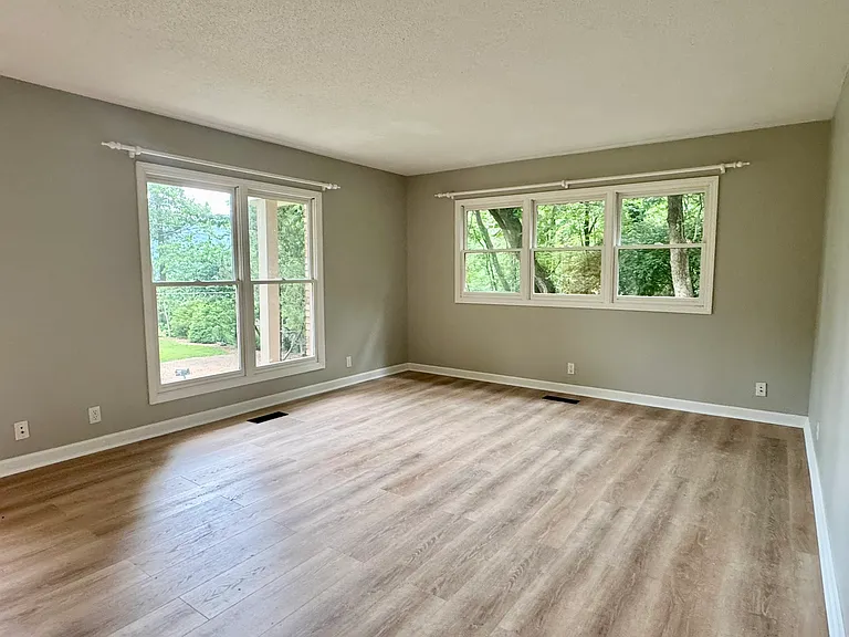 1443 Palisades Rd — Photo 3