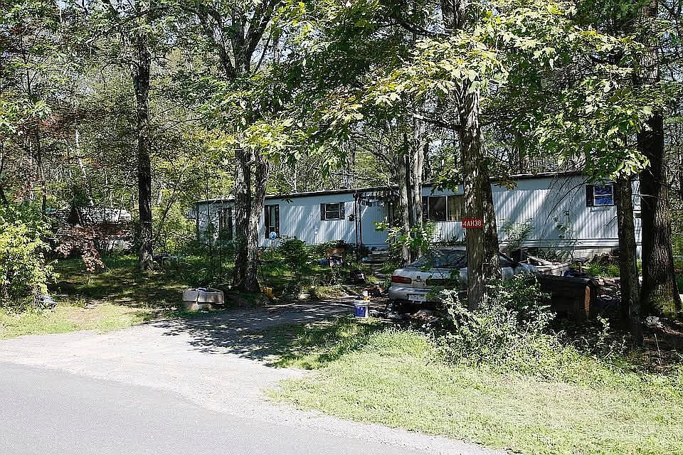 2nd image of 517 Acorn Hill Rd