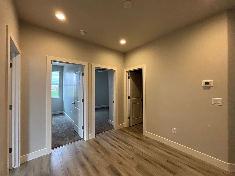 1085 S 4380 W — Photo 22