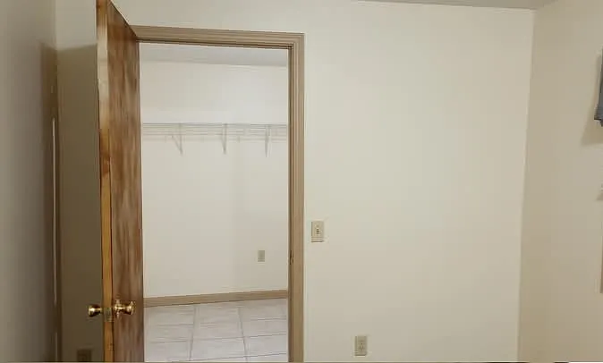 636 E Grand River Ave — Photo 17