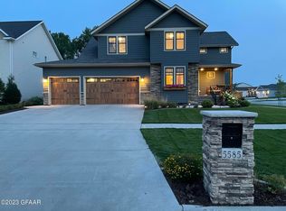 5585 Elm Twig Dr, Grand Forks, ND 58201