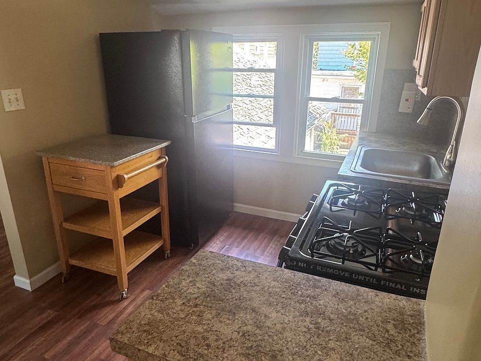 1st image of 83 Parkwood Ave #4