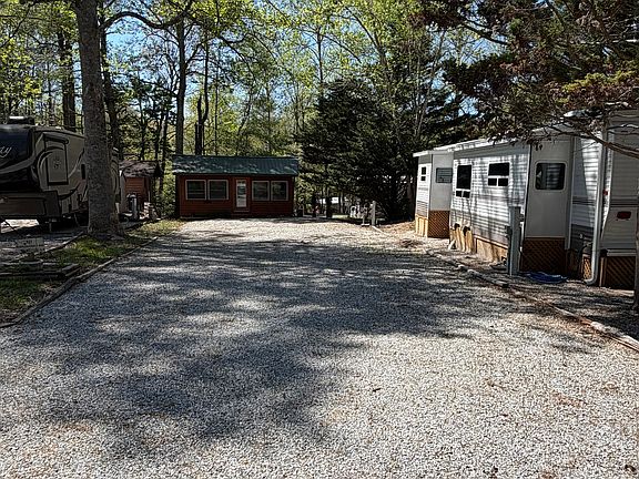 5th image of 111 Maple Wood Ln