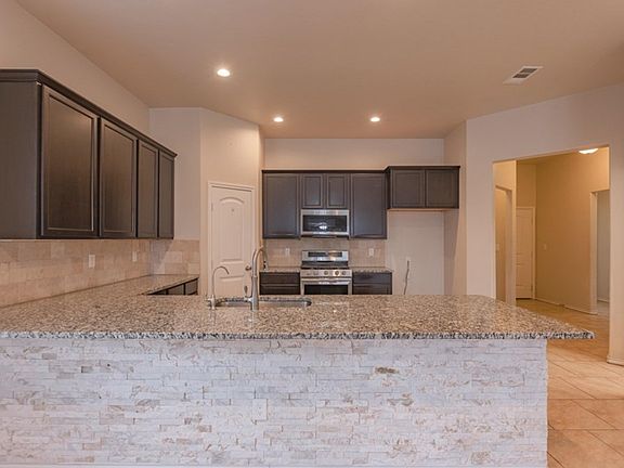 4th image of 6706 Yellow Rose Ct