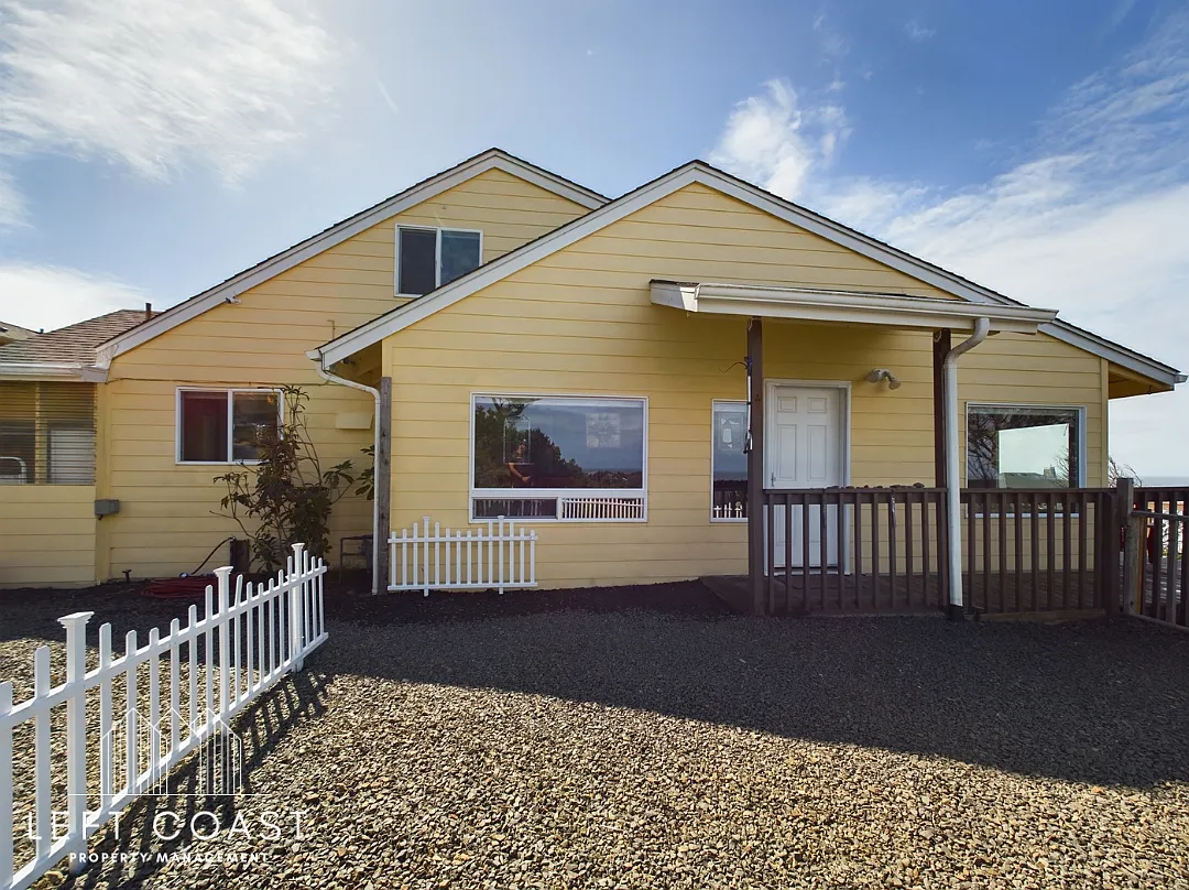 1033 Northwest Inlet Avenue - 1 — Photo 3