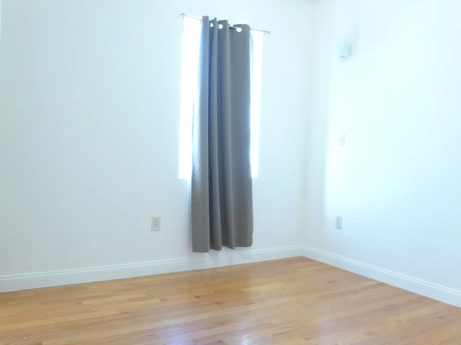 3 bed, 1.5 bath, 9999 sqft, $3,400 — Photo 4