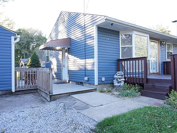 2nd image of 1282 Lincoln Ct
