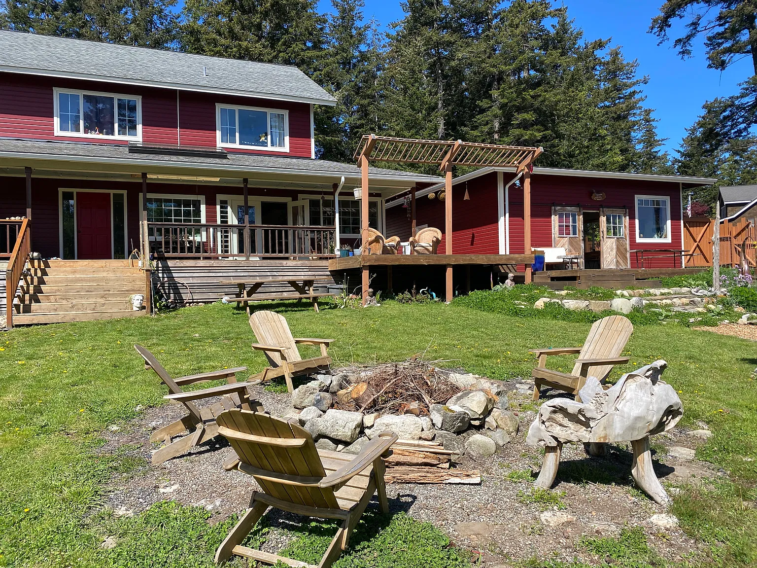 885 Bartel Rd — Photo 3