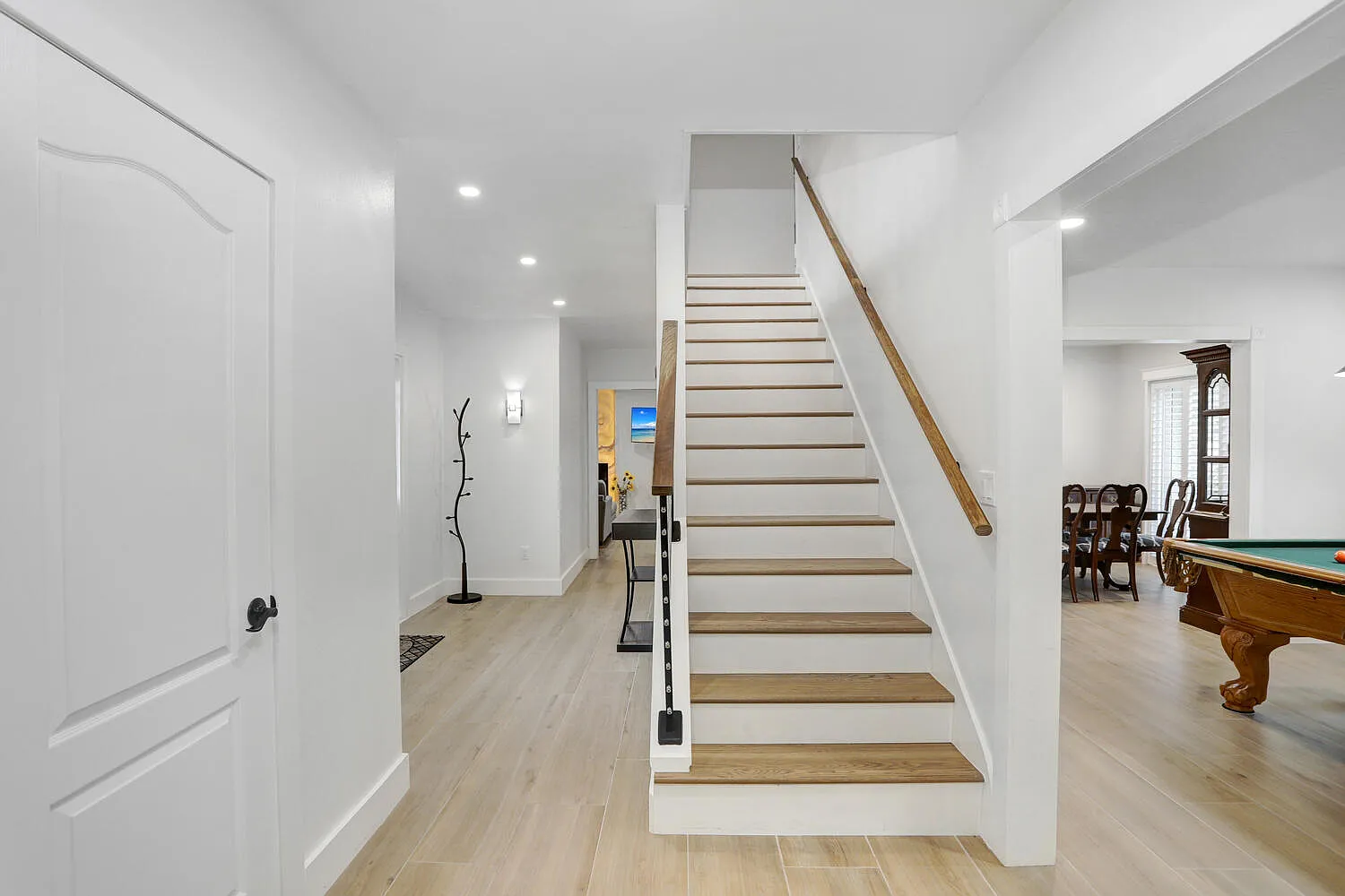 4 bed, 4024 sqft, $8,300 — Photo 4