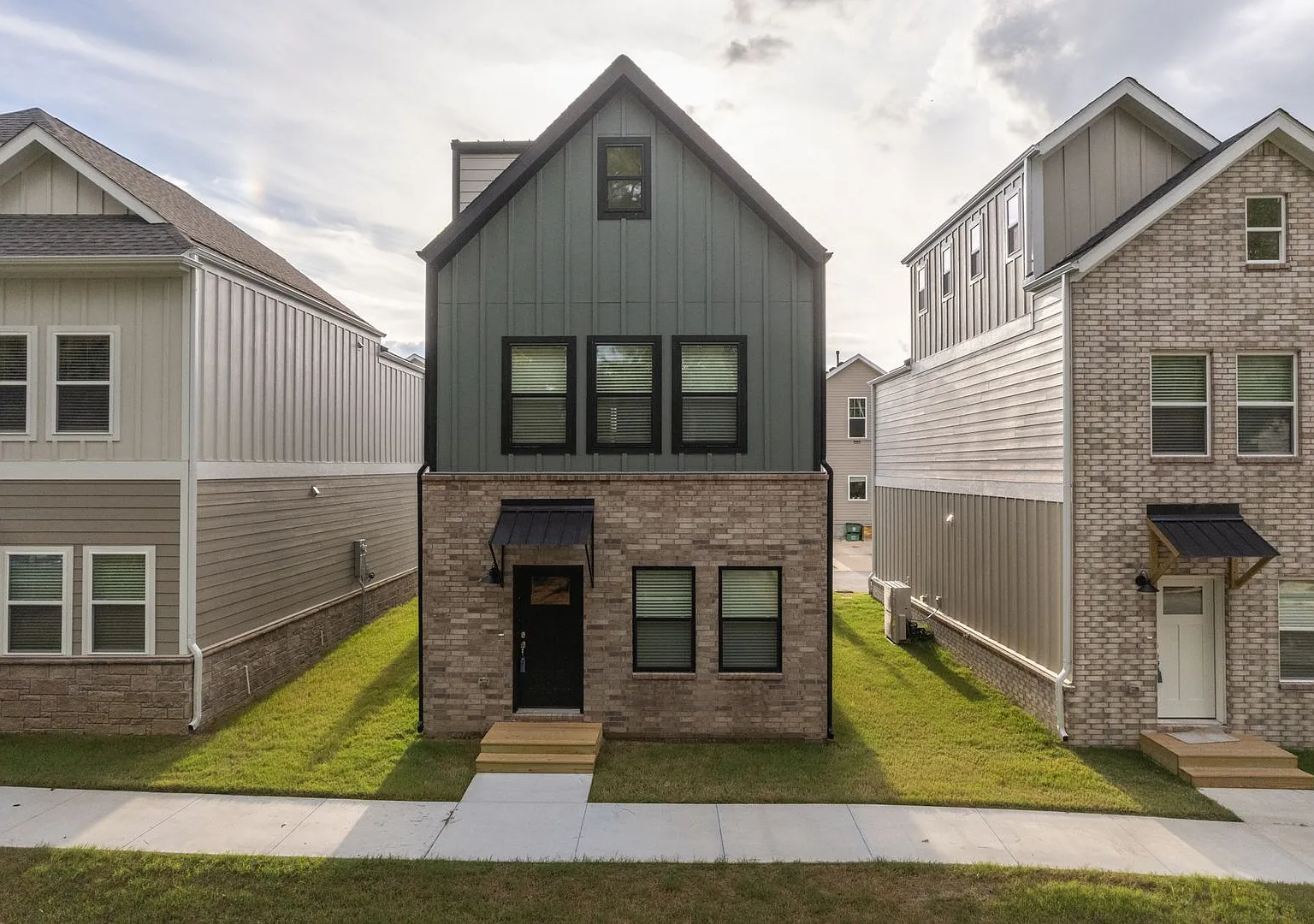 Brand New 2 BR Townhomes — Photo 2