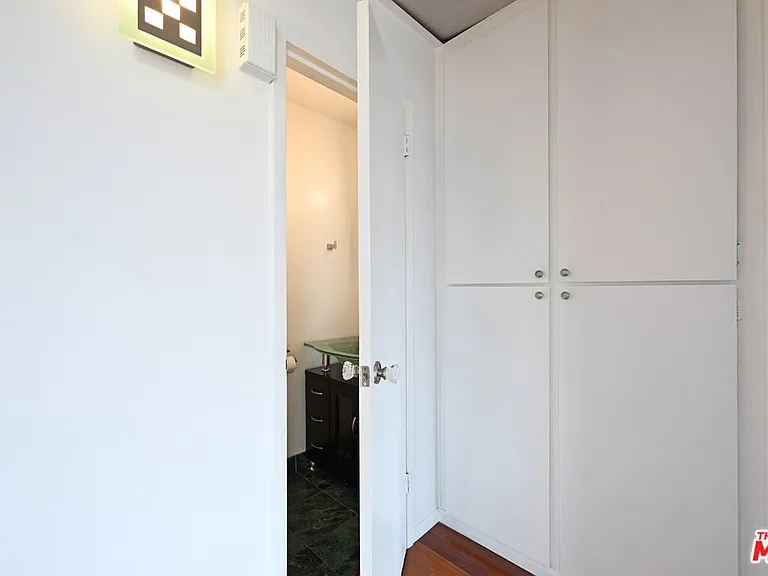 100 S Doheny Dr #424 — Photo 16