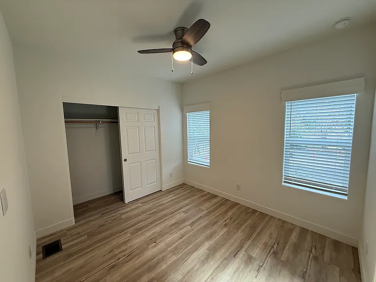 542 Sunset Dr — Photo 3