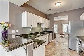 3 bed, 2.5 bath, 1584 sqft, $2,100 — Photo 4