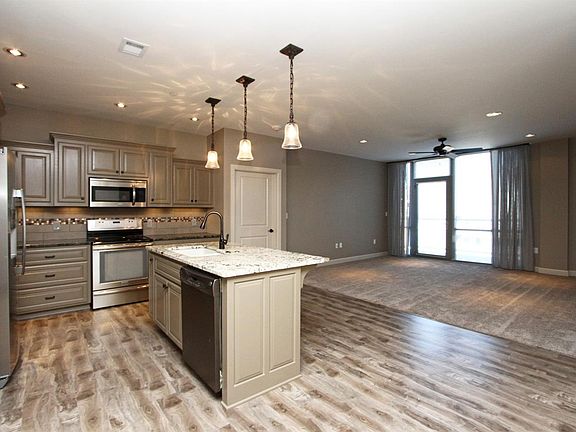 3rd image of 600 Q St Unit 605