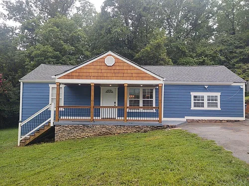 1025 Lullwater Rd Photo 1