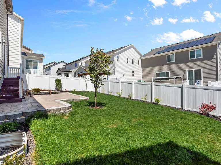 2156 N Wallflower Dr — Photo 38