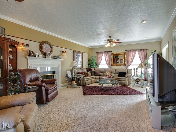 4th image of 648 Cumberland Hills Dr