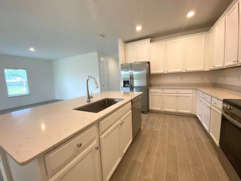 4103 Clifden Dr — Photo 3