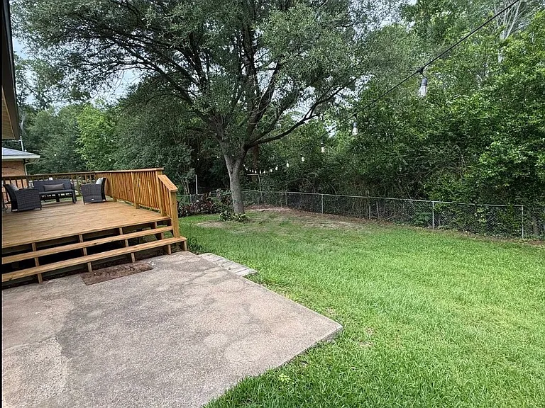 2216 Crestwood Dr — Photo 11