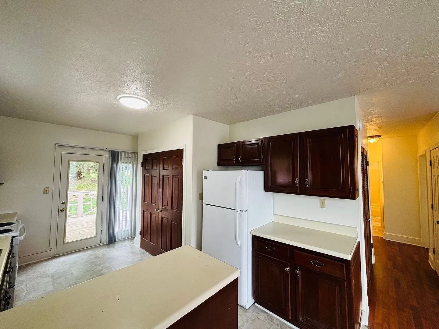 3 Bedroom, 1 Bath Duplex — Photo 4