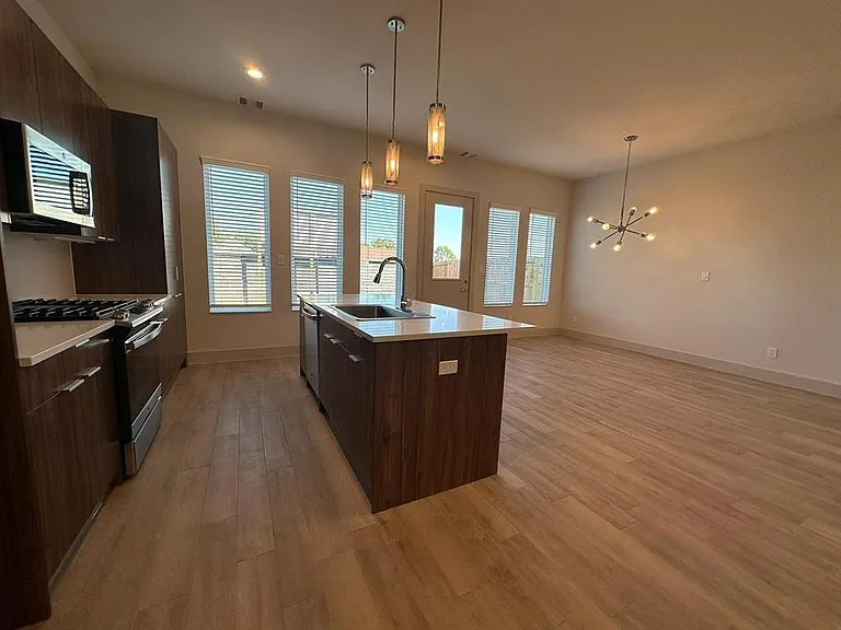 6804 Troya Ln — Photo 8