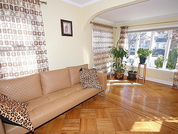 3rd image of 6323 Avenue