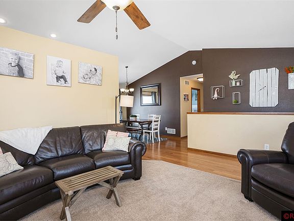 5th image of 228 Oak Dr