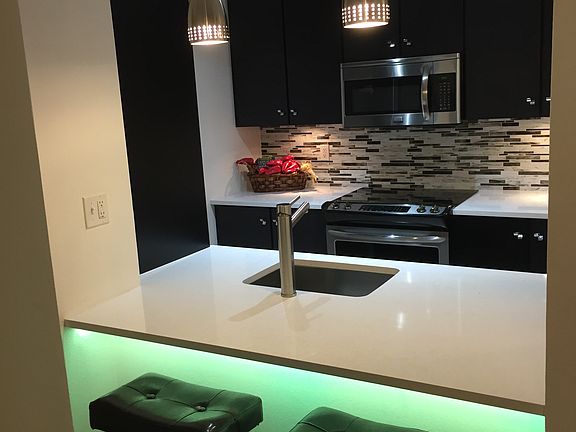 2nd image of 1000 W Horatio St APT 109