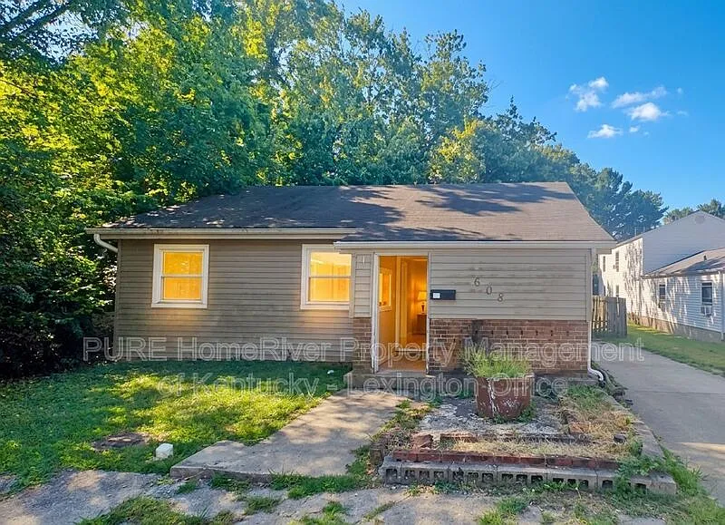 608 Main Ave