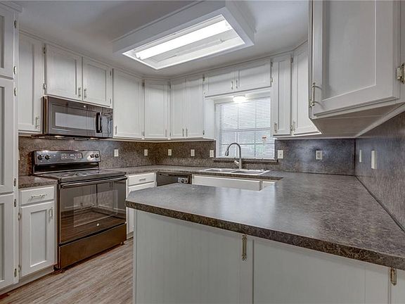 5th image of 3829 Commonwealth Dr