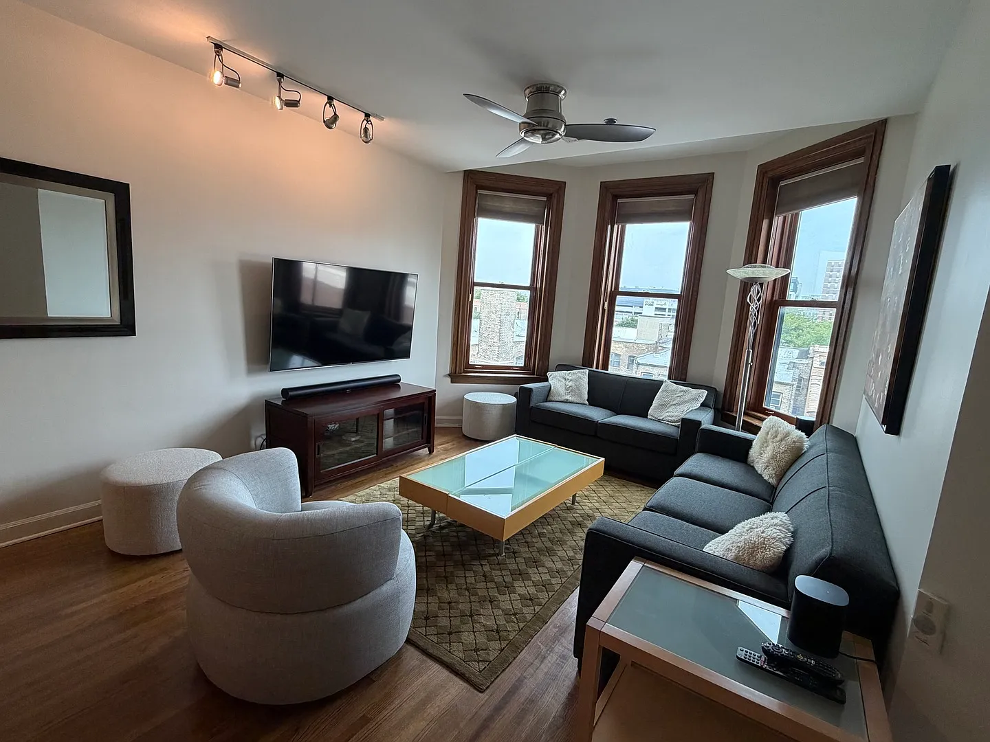 2 bed, 1200 sqft, $3,800 — Photo 2