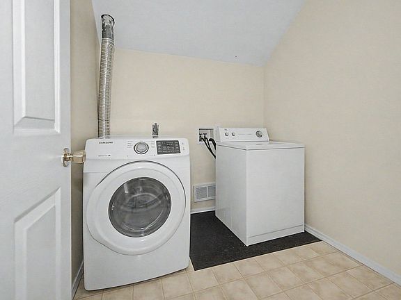 2nd image of 1004 Doral Dr