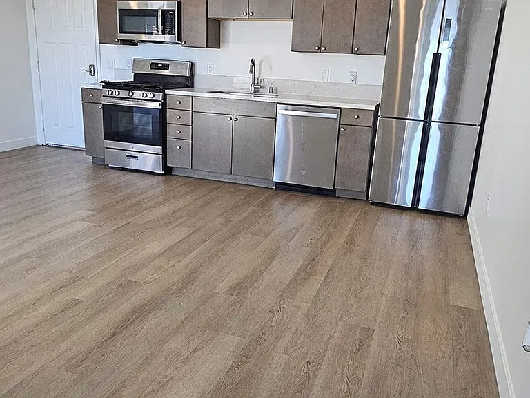 Indiana Street Apartments — Photo 5