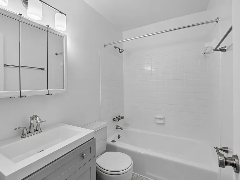 758 7th St SE #B — Photo 13