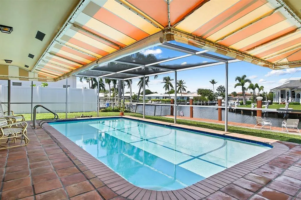 3 bed, 2.0 bath, 1972 sqft, $7,995 — Photo 3