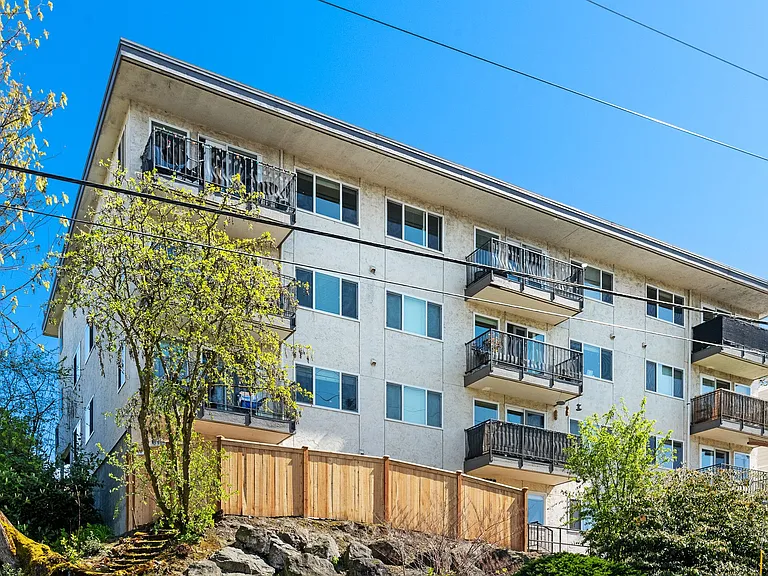 D14 Apartments — Photo 7