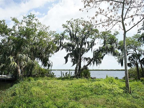 5th image of 586 Bayshore Dr