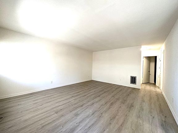 2nd image of 364 W 19th St Unit 3