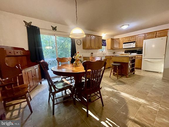 3rd image of 33 Highview Dr