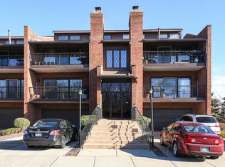 1 Cinnamon Creek Dr #1, Palos Hills, IL 60465