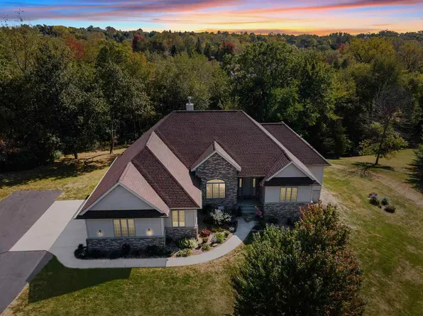 1275 Hillview Ct NE, Swisher, IA 52338