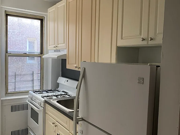 41-35 45th St #4L — Photo 14