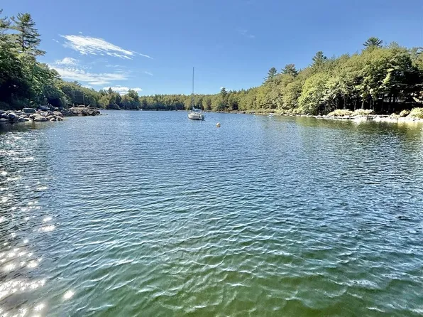 (undisclosed Address), Raymond, ME 04071