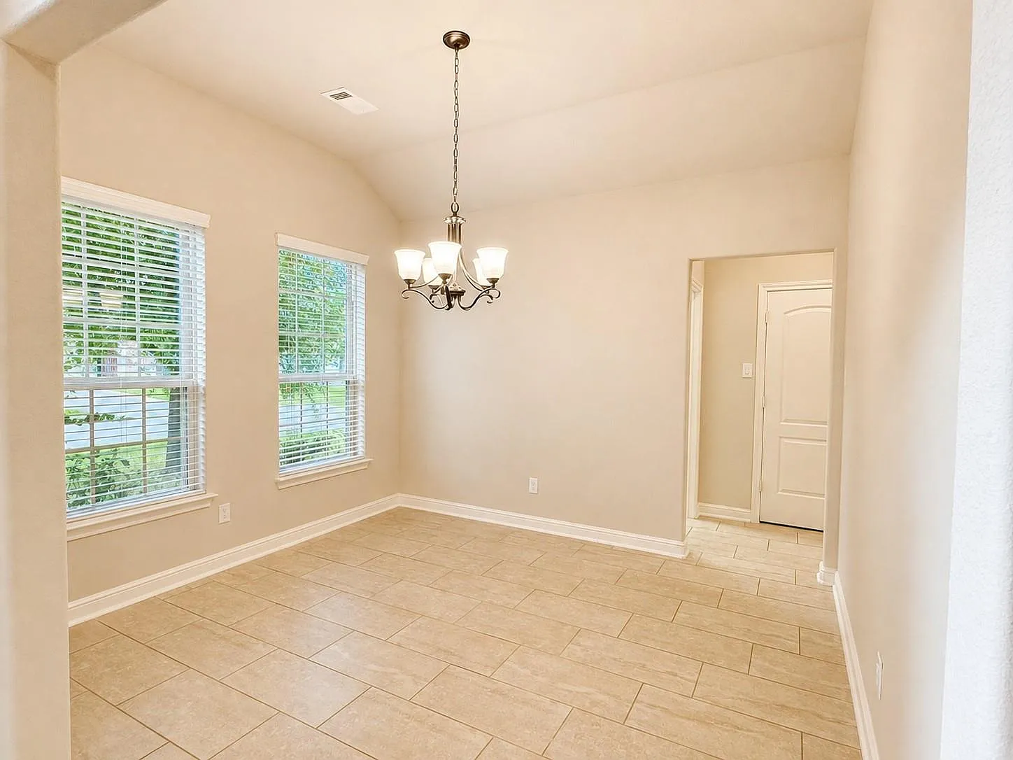 3 bed, 2.0 bath, 2120 sqft, $2,450 — Photo 2