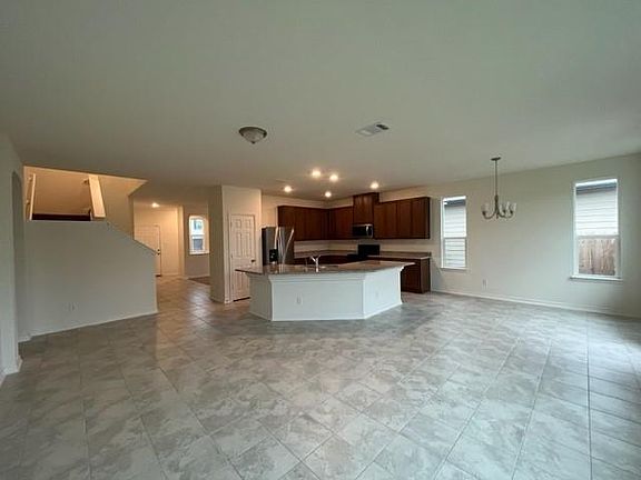 5th image of 322 Deer Crest Dr